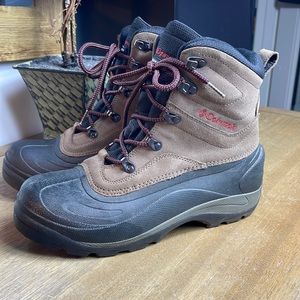 COLUMBIA WATER RESISTANT BOOTS